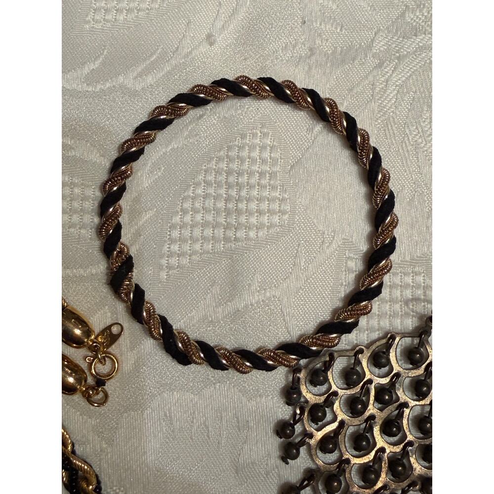 Vintage Trifari Necklace with Matching Bracelet and Earrings - Picture 5 of 6